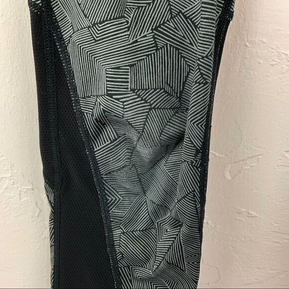 Nike Running Gray Black Lined Geometric Cropped Legging XS - Picture 3 of 8